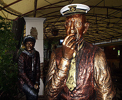 В Одессе поставили памятник Остапу Бендеру 