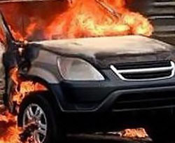 В Одессе подожгли машину с человеком в багажнике 