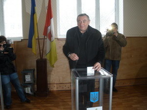 Перед голосованием мэра Одессы на участке разразился скандал  