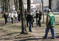 На Поскоте раздавали свободные грабли, а в парке Шевченко искали Барби 