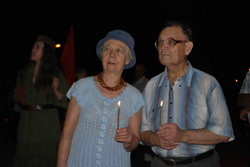 В память о войне одесситы зажгли тысячи свечей