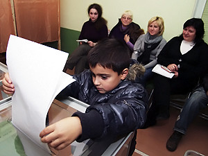 Выборы по-одесски: мемуары на бюллетенях и голосующий «вампир»