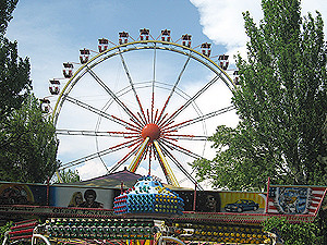 В Одессе открыли гигантское колесо обозрения: первым его опробовал мэр
