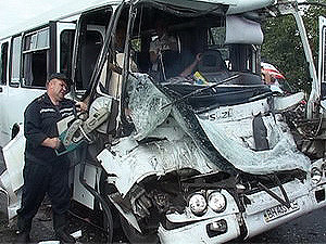 Подробности аварии под Одессой: В ДТП пострадало 25 человек. Водитель не заметил грузовик, когда протирал окна