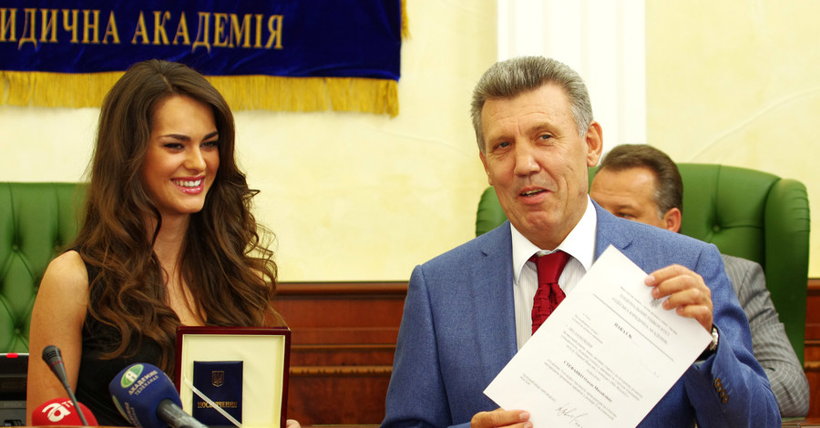 Олеся Стефанко получила от Кивалова пять стипендий