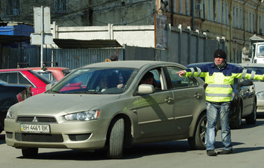 Одессе необходимо 450 паркоматов, а автолюбители раскупают абонементы