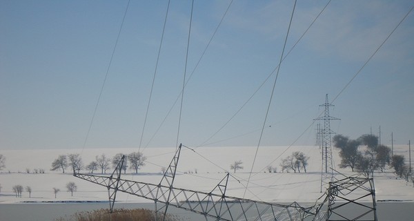 Мороз обрушил 50-метровую электроопору