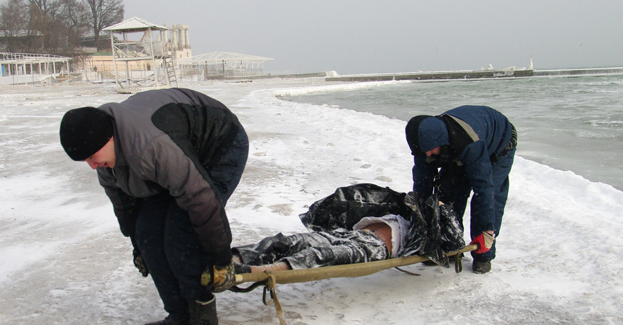 В Одессе на пляже нашли обмороженный труп
