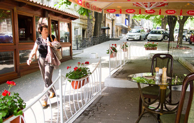 В Одессе летние кафе работают без разрешений. Цена вопроса – 15 тысяч