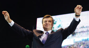 Януковича ждут в одесском селе на открытии школы
