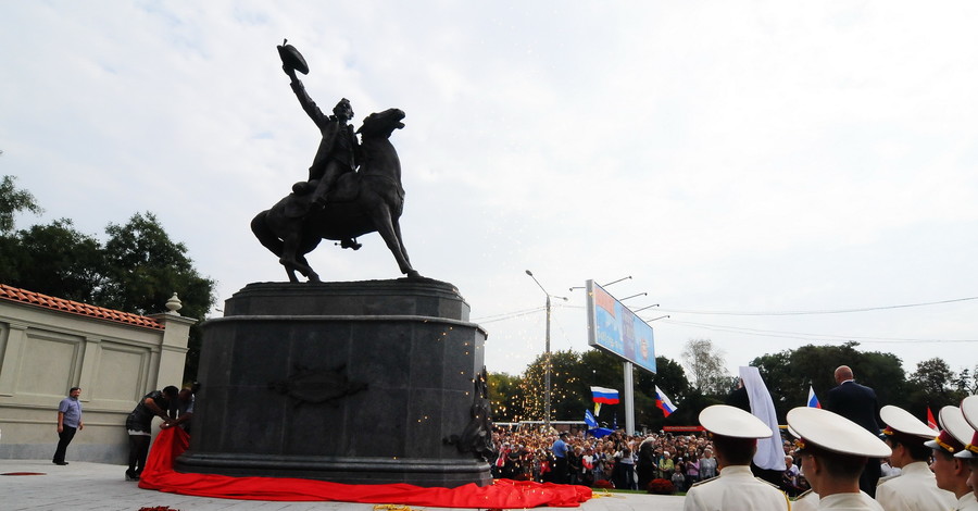 В Одессе открыли памятник Суворову