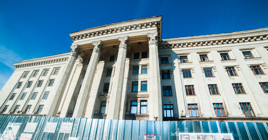 Сгоревший в Одессе Дом профсоюзов разграбили мародеры