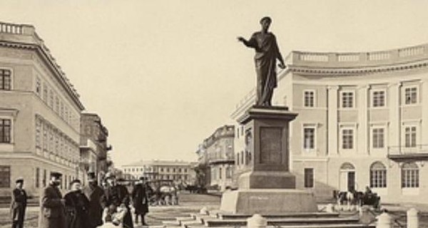 Памятник Дюку в Одессе хотят оградить от туристов