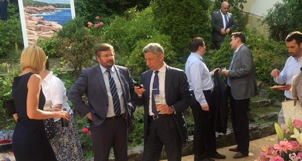 Посольство США в Киеве празднует День независимости с оливье и колбасками