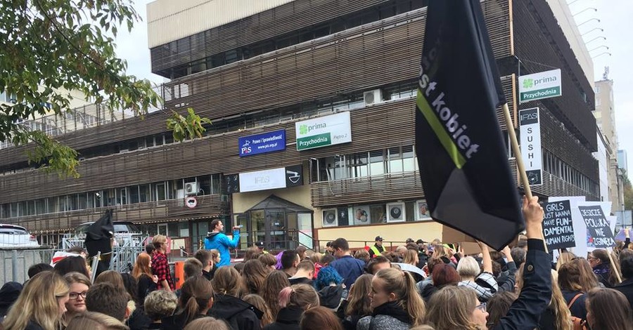 В Польше проходит массовая забастовка против запрета абортов