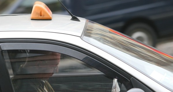 В Виннице таксист избил и ограбил пассажира