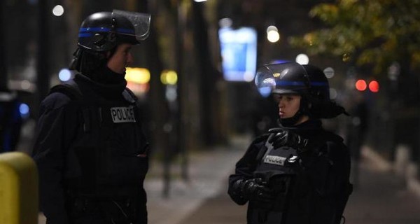 Захват турагентства в Париже: заложников освободили, грабитель сбежал
