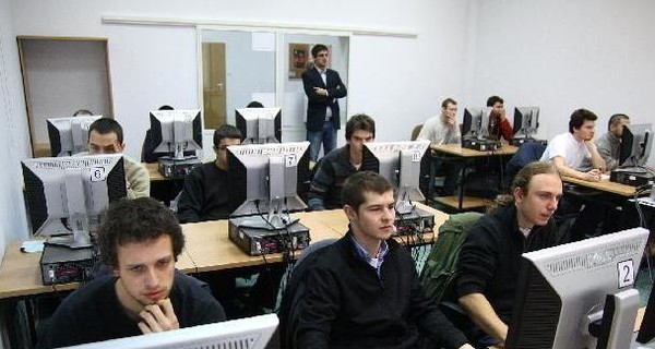 Служба занятости: пять миллионов украинцев работают заграницей