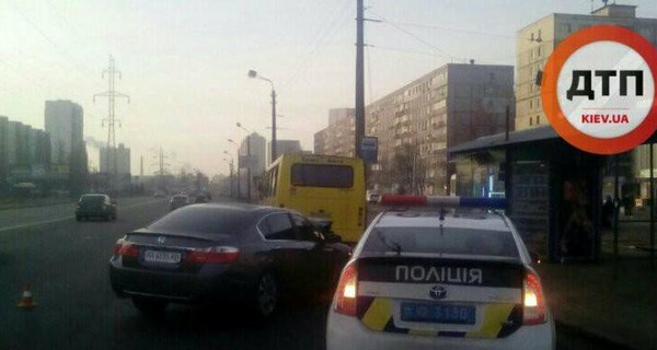 В Киеве трое водителей устроили гонки со стрельбой