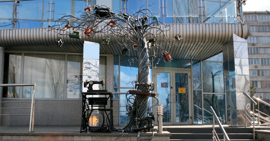 В Киеве откроют памятник первому в мире Швейному дереву