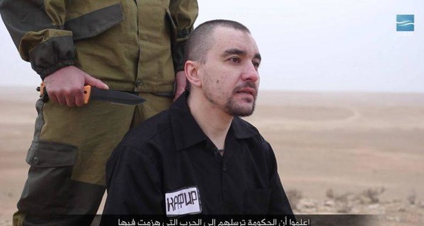 ИГИЛ распространила видео обезглавливания российского офицера в Сирии