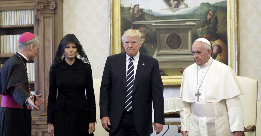 Почему Мелания Трамп надела траурный наряд на встречу с Папой Римским