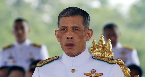 Короля Таиланда обстреляли из игрушечных пистолетов в Германии
