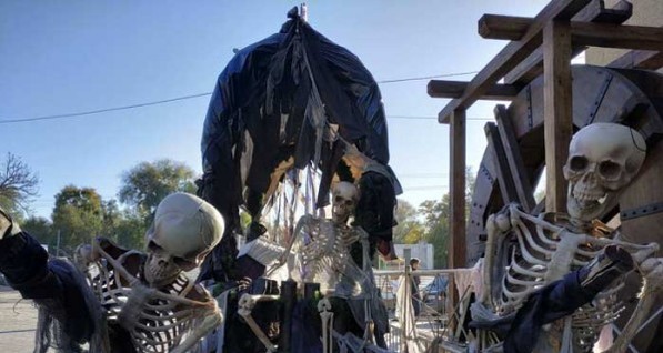 В Днепре скелеты возле ресторана напугали местных жителей