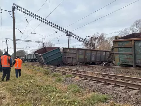 На Житомирщині перекинулися вагони, затримуються пасажирські потяги