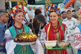 Маме-Одессе дарили цветы и песни 