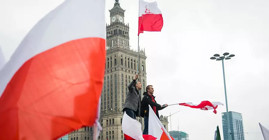 День независимости Польши: националисты на марше и коллективное исполнение гимна