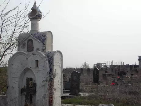 Поминальные дни в Донецке: кладбища заросли и заминированы, идти туда запрещено