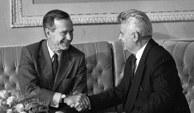 Джордж Буш-старший и Леонид Кравчук в Киеве во время визита американского президента в Советский Союз. 30 июля 1991 г. Фото: leonid-kravchuk.com.ua