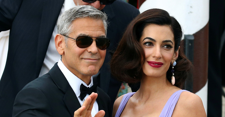 Глаз не оторвать: Джордж и Амаль Клуни впервые вышли в свет после рождения близнецов