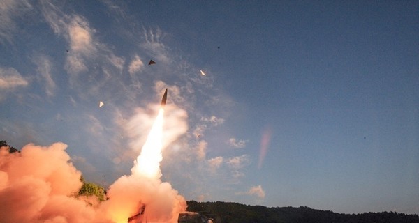 СМИ: КНДР запустила ракету в сторону Японии, власти призвали людей направиться в укрытия