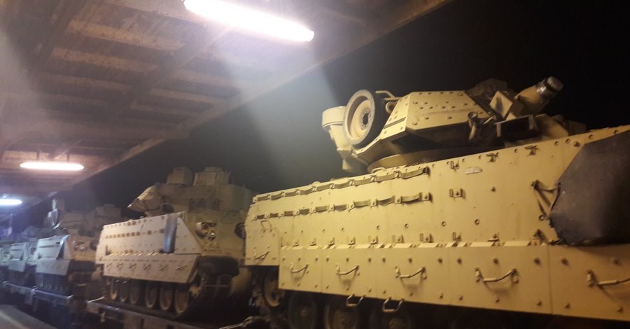 В Польше во время перевозки повредили танки армии США и железнодорожную станцию
