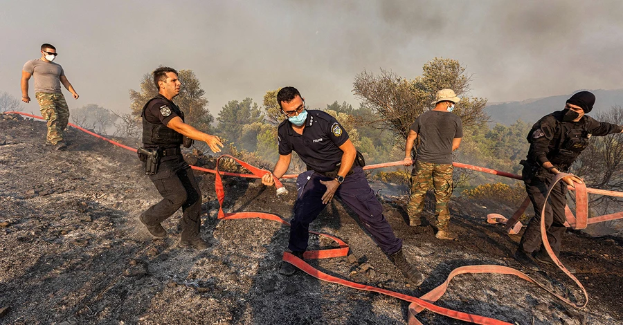 Из-за лесных пожаров в Европе эвакуируют туристов. Придет ли аномальная жара в Украину?