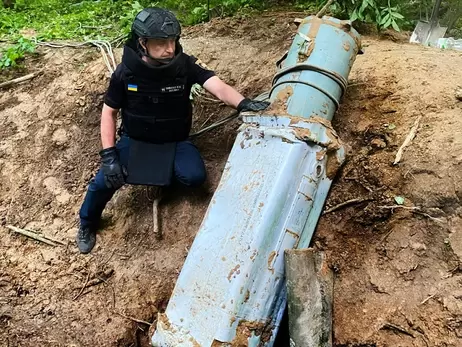 В Киеве в лесу мужчина обнаружил часть российской ракеты Х-69